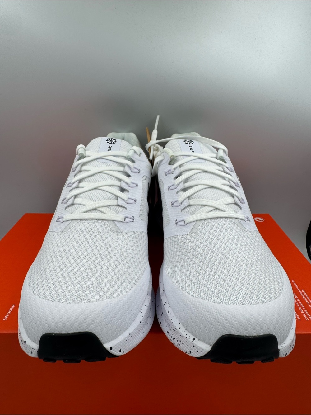 Nike Run Swift 3 SE White Black BRAND NEW Size 10 Women - Picture 3 of 8